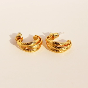Elegant gold plated multi-layer C-hoop earrings with textured wheat pattern engraving