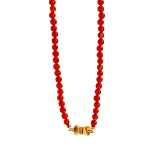 Collier en perles d'agate rouge avec pendentif nœud doré et détails en strass brillants