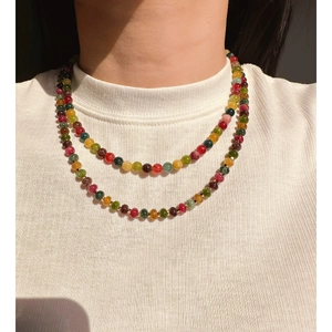 Collier double rang en tourmaline naturelle arc-en-ciel avec perles dorées