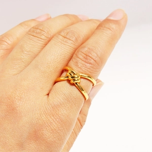 Minimalist double-layer gold knot ring with a sleek metallic cross design for unisex wear
