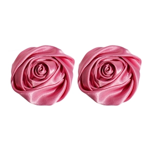 Orecchini a perno con rose fatte a mano in raso rosa e petali 3D per donne