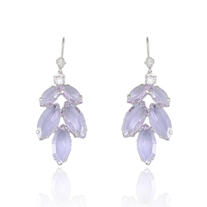 Élégantes boucles d'oreilles en zircon violet argenté avec un design en forme de fleur