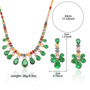 Luxuriöses Schmuckset mit grünen Zirkonia-Halsketten und Ohrringen mit bunten Steinen