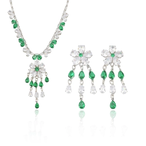 Smaragd-Zirkon-Schmuckset mit Blumenkette und passenden Ohrringen in Silber-Optik