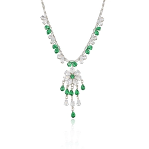 Elegantes Halsketten-Set mit smaragdgrünen Tropfen und floralen Zirkon-Details