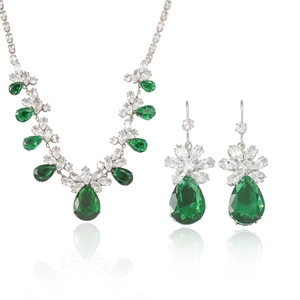 Elegant emerald green zircon necklace and snowflake earrings jewelry set with teardrop gems