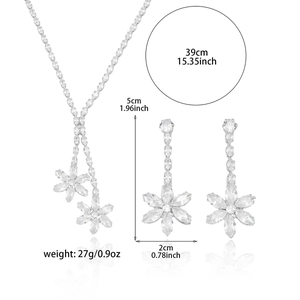Set gioielli a fiore in argento con collana e orecchini con cristalli di zircone bianco