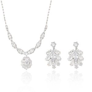 Funkelndes Zirkon-Halsketten- und Ohrring-Set mit violettem Weizendesign auf Silber