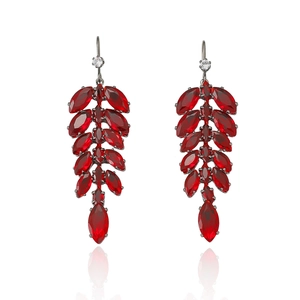 Boucles d'oreilles élégantes avec cristaux marquise rouges et pompons argentés chic