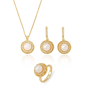 Elegant gold-plated jewelry set with white pearls and sparkling zircon flower pendants
