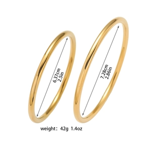 Guía de tallas de brazaletes dorados de acero con diámetros de 6,37 cm y 7,28 cm