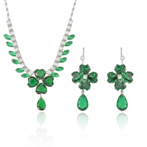 Smaragdgroene bloem sieradenset met ketting en oorbellen van zilver met zirkonia