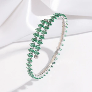 Bracelet ajustable en acier inoxydable avec zircons verts marquise et finition argentée