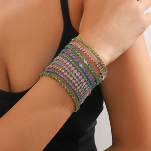 Bracelets ajustables en acier inoxydable avec cristaux colorés marquise sur manchette ouverte