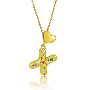 Gros plan du pendentif lettre X doré serti de zircons colorés avec breloque cœur