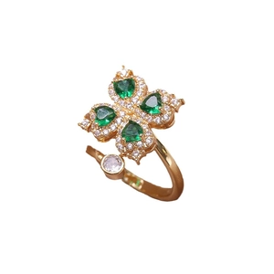 18K gold plated clover ring with heart-shaped emerald green zircons and white stones