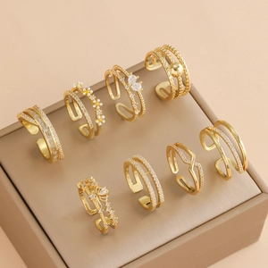 Adjustable gold flower ring set with daisy design and sparkling zircon accents