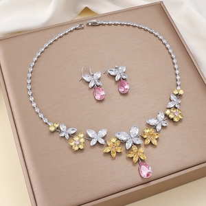 Collier Et Boucles D Oreilles Papillon Fleur Cuivre Laiton Zircon Coloré Plaqué Or Véritable Chic Mode Élégant Pour Femmes