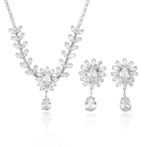 Elegantes Schmuckset mit Zirkonia-Blumen, bestehend aus Halskette und Ohrringen