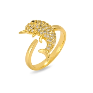 Detaillierte Nahaufnahme eines vergoldeten Delfin-Rings mit funkelnden Zirkonia-Steinen