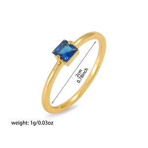 Anello a fiore dorato regolabile con zircone blu quadrato e fascia aperta da 2 cm