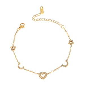 Vue détaillée du bracelet en acier inoxydable doré avec breloques étoile, lune et cœur