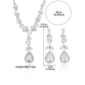 Parure de bijoux de mariée avec collier et boucles d'oreilles fleur tulipe en zircon