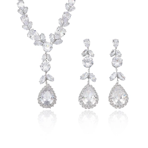 Parure de bijoux tulipe en zircone élégante avec pierres en forme de larme étincelantes
