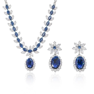 Schmuckset mit blauem Zirkon-Anhänger und Ohrringen in floralem Blattdesign
