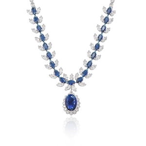 Halskette und Ohrringe Set mit tiefblauen Zirkon-Wassertropfen und silbernen Blumen