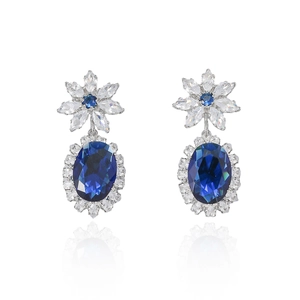 Elegante silberne Tropfenohrringe mit saphirblauen Steinen und floralen Zirkonia-Details