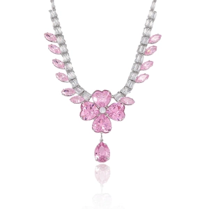Collier élégant en argent avec cristaux de cœur roses et zircons blancs motif floral