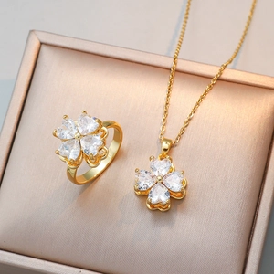 Collier Pendentif Trèfle Coeur Zircon Et Bague Bijoux En Acier Titane Cuivre Incrusté Accessoire Mode Femmes