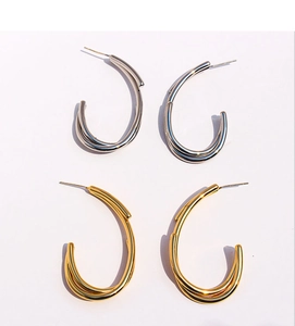 Détails des boucles d'oreilles en forme de C avec finition or et argent poli