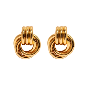 Boucles d'oreilles créoles dorées entrelacées avec texture nervurée au style rétro