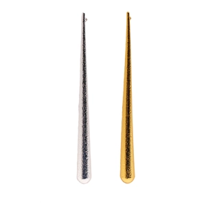 Longues boucles d'oreilles goutte en or et argent avec texture martelée et éclat