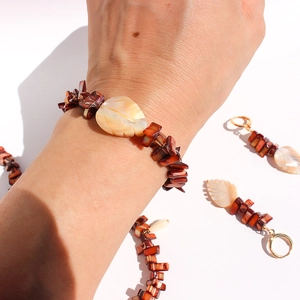 Natural shell leaf jewelry set with beaded bracelet and matching drop earrings
