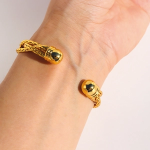 Bracciale rigido in ottone placcato oro con design a corda e punte sferiche lucide