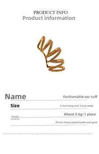 Détail macro du耳cuff multicouche doré avec incrustation de zircon et dimensions produit
