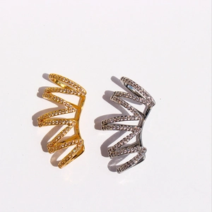 Détails des boucles d'oreilles multicouches en forme de V serties de zircons en or et argent