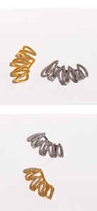 Détails de boucles d'oreilles V multicouches ajourées avec zircons micro-sertis