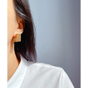 Vintage gold woven hollow square hoop earrings on female model with minimalist style