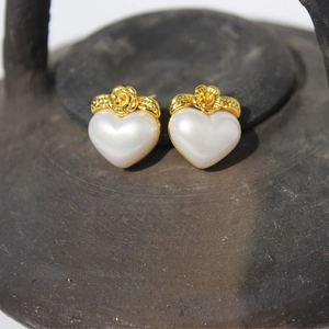Französische Vintage Herz Künstliche Perlenstecker Messing Gold Rose Blume Mit Silbernen Ohrringstift Elegante Schmuck Für Frauen