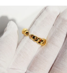 Macro detail of a vintage 18K gold twisted spiral adjustable open ring for men and women