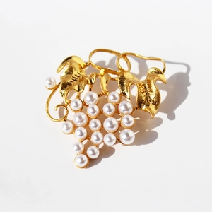 Elegant gold brass grape leaf brooch with lustrous white pearls for luxury fashion style