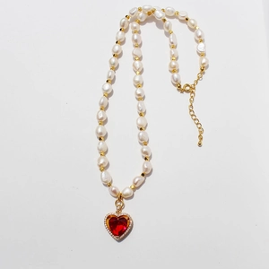 Collana di perle barocche vintage con ciondolo a cuore rosso rubino dorato