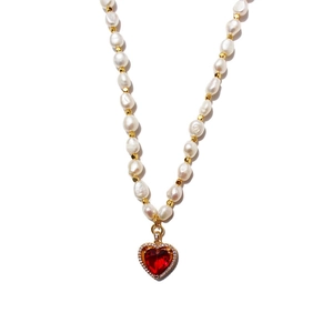 Elegante collana vintage di perle d'acqua dolce con ciondolo a cuore rosso rubino