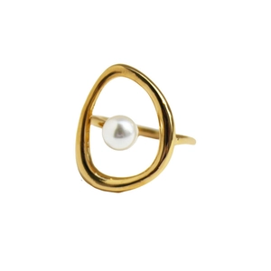 Bague dorée creuse artistique avec une perle blanche brillante pour femme