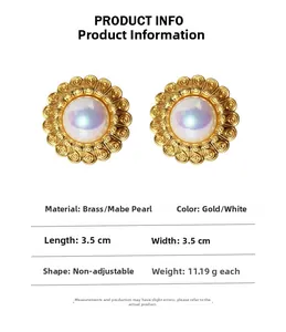 Dettaglio degli orecchini girasole vintage in ottone con perle mabe e specifiche tecniche