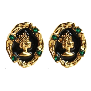 Vintage goldene Queen Elizabeth Relief-Ohrstecker mit schwarzer Emaille und grünen Steinen